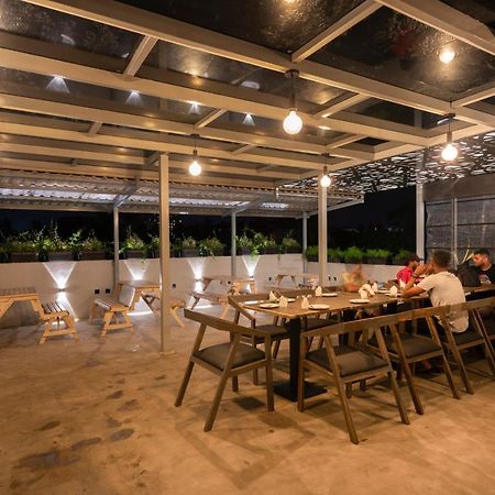 Отель Gentz Residency & Restaurant Коломбо Экстерьер фото