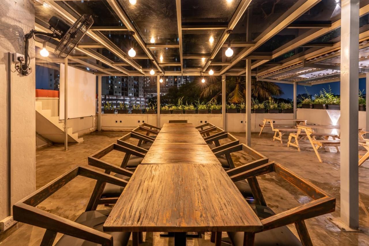 Отель Gentz Residency & Restaurant Коломбо Экстерьер фото