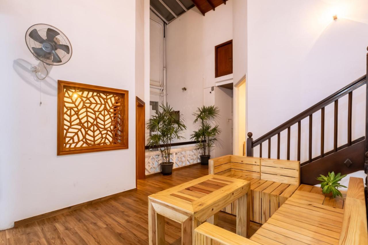 Отель Gentz Residency & Restaurant Коломбо Экстерьер фото