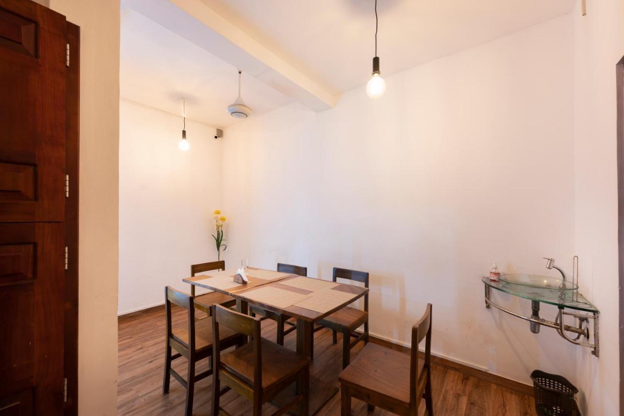 Отель Gentz Residency & Restaurant Коломбо Экстерьер фото